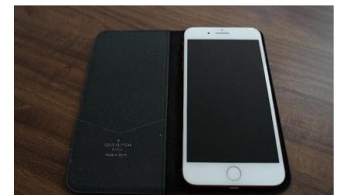 KPK melelang barang rampasan milik terpidana kasus korupsi. Dari barang rampasan itu, ada 4 iPhone yang dilelang dalam satu paket harga Rp 1 juta. Siapa mau? (Tangkapan layar situs KPK).