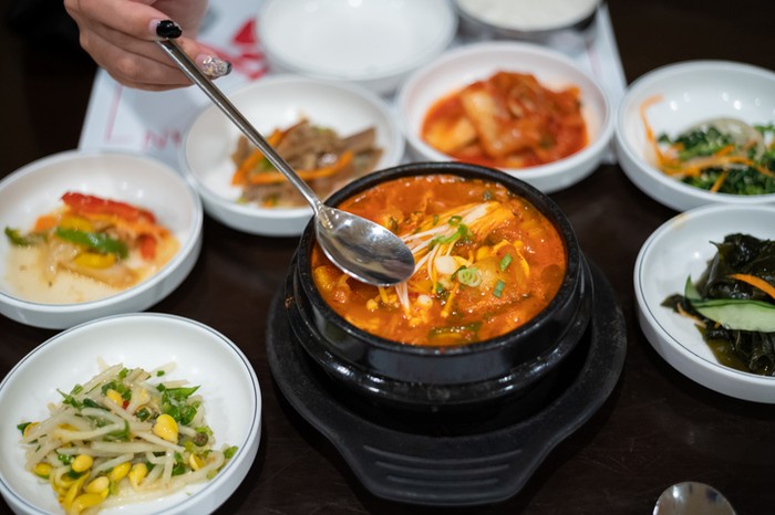 budaya makan orang korea