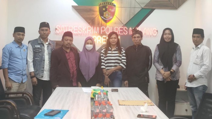 Mediasi kasus guru tampar siswa di salah satu SMP Dampit, Malang berujung perdamaian.
