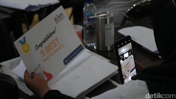 Dengan kolaborasi antara BAKTI dan Inlingual, pelatihan ini menunjukkan bahwa pengembangan kapasitas SDM dapat dilakukan secara kreatif, efektif, dan berorientasi pada kebutuhan era digital. Acara ini juga memberikan penghargaan kepada lima peserta terbaik yang menunjukkan peningkatan signifikan.