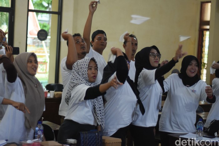 BAKTI gelar pelatihan Bahasa Inggris digital di Sumenep. Program ini tingkatkan kemampuan pelaku pariwisata untuk sambut wisatawan mancanegara.