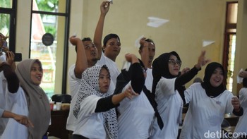 Sebanyak 30 peserta yang sudah diseleksi BAKTI, Diskominfo, dan Disbudporapa dapat mengakses modul pembelajaran interaktif, video tutorial, hingga sesi langsung dengan instruktur dari platform buatan Inlingua, bernama MyInlingua.