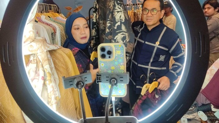 Mendang Ikut Jualan di Live TikTok
