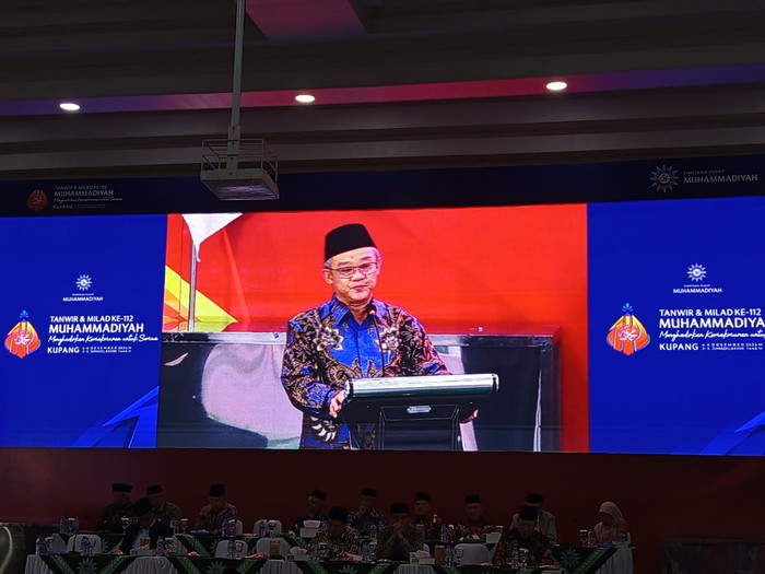 Mendikdasmen Prof. Dr. Abdul Mu’ti menyampaikan pidato dalam Sidang Tanwir Muhammadiyah yang berlangsung di Kupang (5/12/2024)