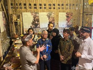 Menteri Kehutanan Akan Sanksi Perusak Hutan dengan Hukum Adat