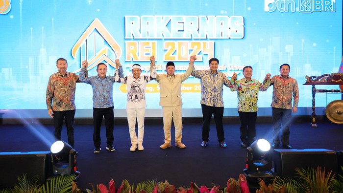 Menteri PKP Maruarar Sirait, Menteri ATR/BPN Nusron Wahid, Menteri Hukum Supratman Andi Agtas, hingga Wamen Komdigi menghadiri Rakernas REI 2024