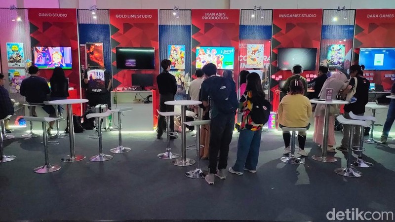 Indonesia Game Festival 2024 resmi digelar. Acaranya meriah dan ada beragam aktvitas seru seperti main game lokal, bertemu idol, dan ikut undian berhadiah.