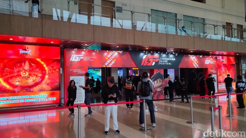 Indonesia Game Festival 2024 resmi digelar. Acaranya meriah dan ada beragam aktvitas seru seperti main game lokal, bertemu idol, dan ikut undian berhadiah.