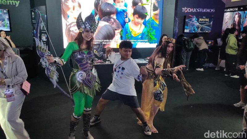 Indonesia Game Festival 2024 resmi digelar. Acaranya meriah dan ada beragam aktvitas seru seperti main game lokal, bertemu idol, dan ikut undian berhadiah.