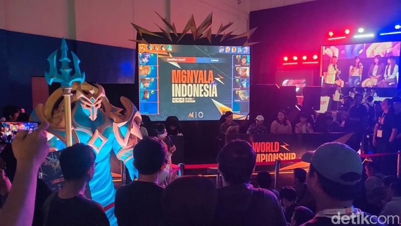 Indonesia Game Festival 2024 resmi digelar. Acaranya meriah dan ada beragam aktvitas seru seperti main game lokal, bertemu idol, dan ikut undian berhadiah.