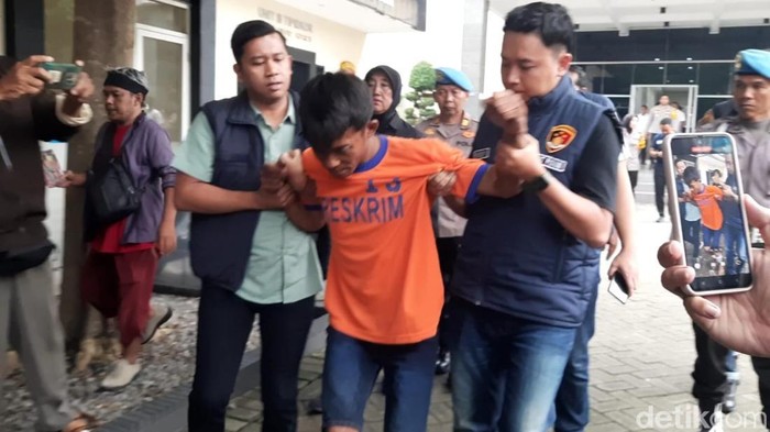 Pelaku pembunuhan guru sekeluarga di Kediri yang ternyata adik kandung korban.