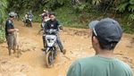 Pembersihan Jalur Terdampak Longsor di Cianjur