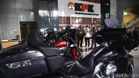 Selain mobil mewah, KPK juga memamerkan motor gede (mogo) bekas koruptor.  
