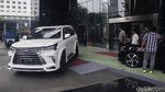 Penampakan Mobil Mewah-Moge Bekas Koruptor yang Dilelang KPK
