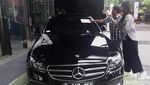 Penampakan Mobil Mewah-Moge Bekas Koruptor yang Dilelang KPK