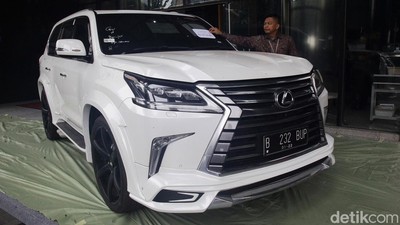 Penampakan Mobil Mewah-Moge Bekas Koruptor yang Dilelang KPK