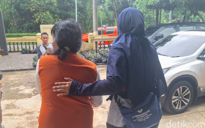 perempuan di Bondowoso bacok keluarga sendiri