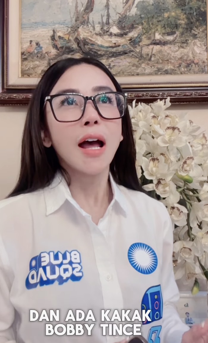 Pesona Manis Bebizie Saat Pose dengan Kue Ulang Tahun Cantik