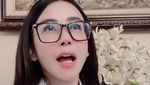Bebizie Saat Pose Manis dengan Kue Ulang Tahun Cantik