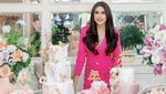 Bebizie Saat Pose Manis dengan Kue Ulang Tahun Cantik