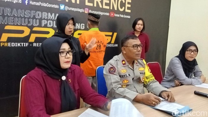 Pria berinisial UB (32) di Kabupaten Pohuwato, mencabuli dua anak tirinya yang masih berusia 15 dan 16 tahun.