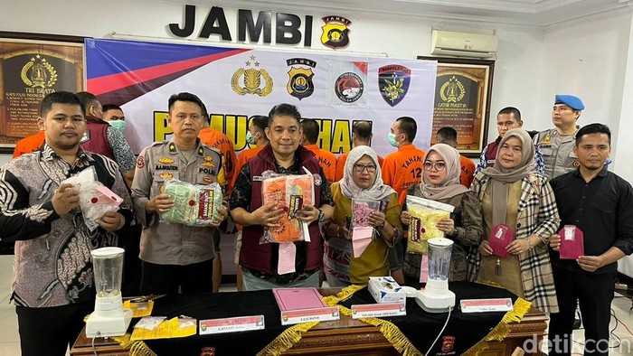 Polda Jambi memusnahkan barang bukti narkoba