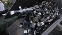 Seluruh senjata sitaan itu akan dihancurkan di sebuah pabrik metalurgi di Nobsa.