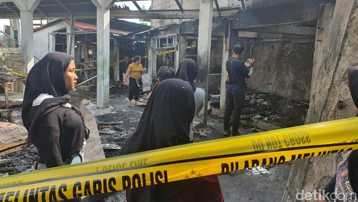 Puluhan kios di Pasar Trowono, Trowono A, Karangasem, Paliyan, Gunungkidul yang habis terbakar, Jumat (6/12/2024).