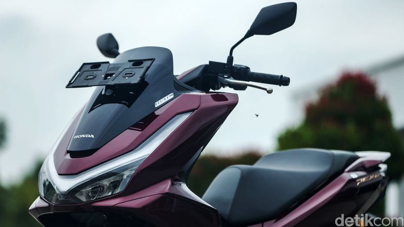 PT Astra Honda Motor merilis PCX 160 terbaru di Indonesia. Kehadiran Yamaha Nmax itu untuk merespons pasar skutik bongsor yang makin kompetitif.