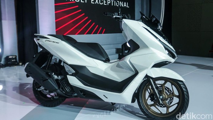 PT Astra Honda Motor merilis PCX 160 terbaru di Indonesia. Kehadiran Yamaha Nmax itu untuk merespons pasar skutik bongsor yang makin kompetitif.