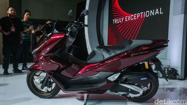 PT Astra Honda Motor merilis PCX 160 terbaru di Indonesia. Kehadiran Yamaha Nmax itu untuk merespons pasar skutik bongsor yang makin kompetitif.