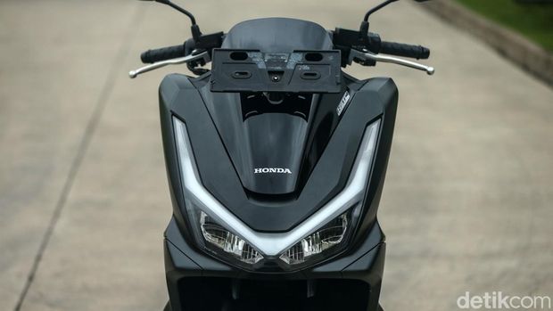 PT Astra Honda Motor merilis PCX 160 terbaru di Indonesia. Kehadiran Yamaha Nmax itu untuk merespons pasar skutik bongsor yang makin kompetitif.