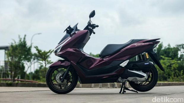 PT Astra Honda Motor merilis PCX 160 terbaru di Indonesia. Kehadiran Yamaha Nmax itu untuk merespons pasar skutik bongsor yang makin kompetitif.