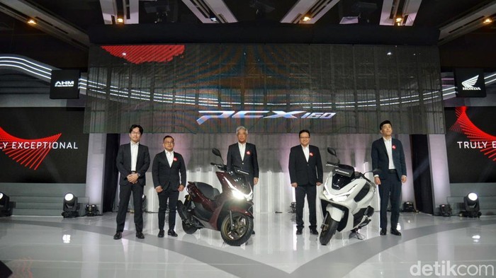 PT Astra Honda Motor merilis PCX 160 terbaru di Indonesia. Kehadiran Yamaha Nmax itu untuk merespons pasar skutik bongsor yang makin kompetitif.