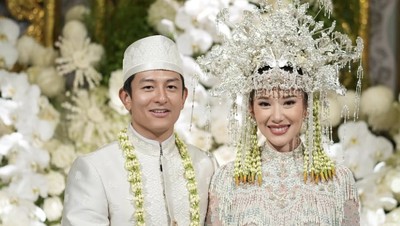 Potret Rio Haryanto Nikahi Keponakan Sandiaga Uno Dalam Adat Betawi