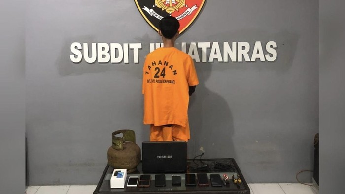 Seorang residivis, Rian Tato (27) kembali diringkus polisi karena membobol rumah warga di Kota Pangkalpinang. Ia yang memilik nama lengkap Rian Adinata sudah keluar masuk penjara hingga tiga kali.