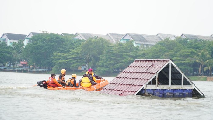 Simulasi penanganan banjir yang dilakukan BPBD Sumsel