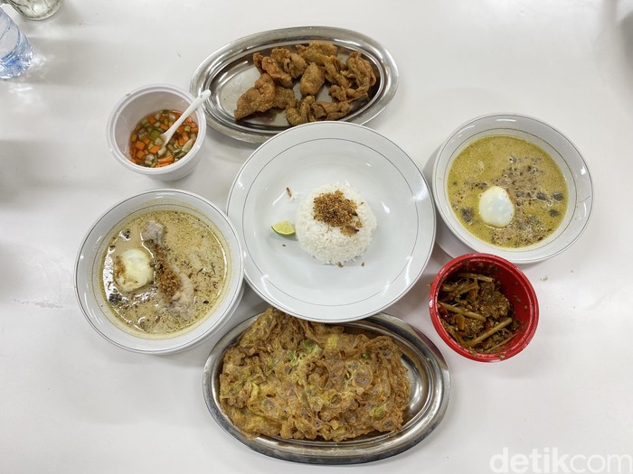 Sluup! Gurih Mantap Opor Ayam dan Sapi Kuah Susu di Jaksel Sluup! Gurih Mantap Opor Ayam dan Sapi Kuah Susu di Jaksel