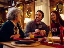 Tak Suka Selera Mertua, Wanita Ini Selalu Pesan Makanan Sendiri