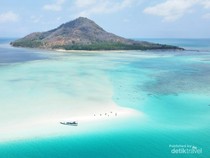 Menyusuri Keindahan Laut Selayar, Makassar