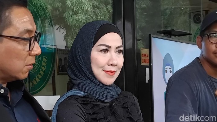 Venna Melinda resmi cerai dari Ferry Irawan.