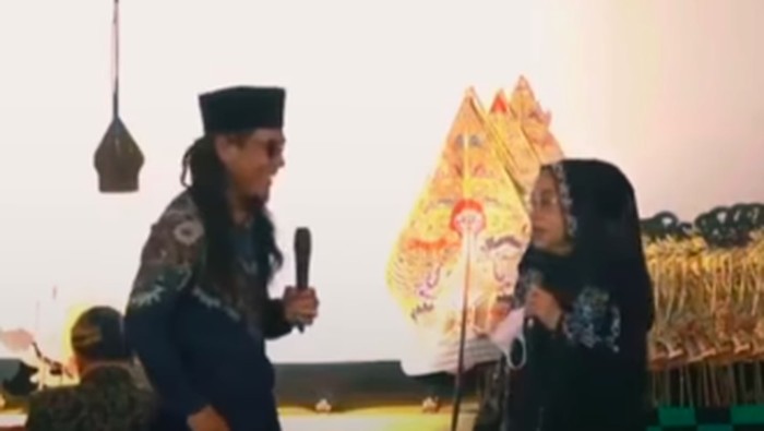 Viral Video Gus Miftah dengan Yati Pesek
