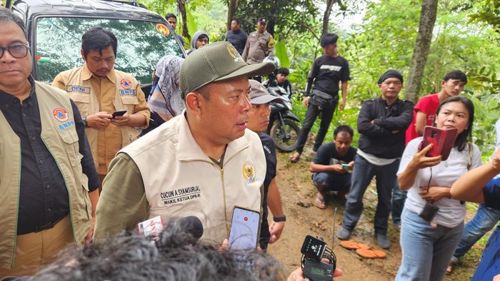 Wakil Ketua DPR RI Cucun Ahmad Syamsurijal tinjau dampak bencana alam di Sukabumi