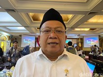 Video: Komisi VIII DPR Kaji Tiket Pesawat Agar Biaya Haji 2025 Turun