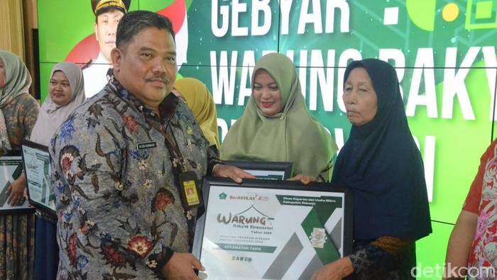 Warung rakyat di Sidoarjo direnovasi