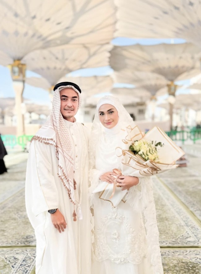 Pernikahan ini mengusung nuansa khas Timur Tengah, mencerminkan keagungan dan kesakralan prosesi pernikahan di tanah suci. Foto: dok. Instagram @putri_zulhas