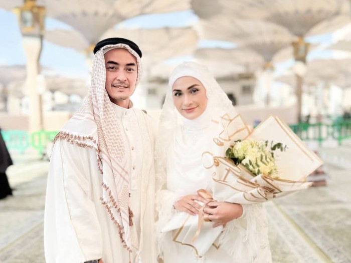 Zumi Zola menikahi Putri Zulhas Zumi Zola menikahi Putri Zulhas