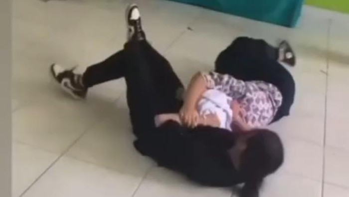 2 siswi SMP di Gorontalo berkelahi di dalam kelas.