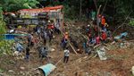 5 Orang Tewas Tertimbun Longsor di Kampung Cisarakan Sukabumi