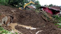 Sekretaris Daerah Kabupaten Sukabumi, Ade Suryaman mengungkapkan, bencana yang terjadi merupakan salah satu yang terparah dalam satu dekade terakhir.